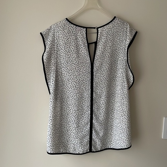 Vince Camuto Black & White Top Size L - Picture 7 of 7